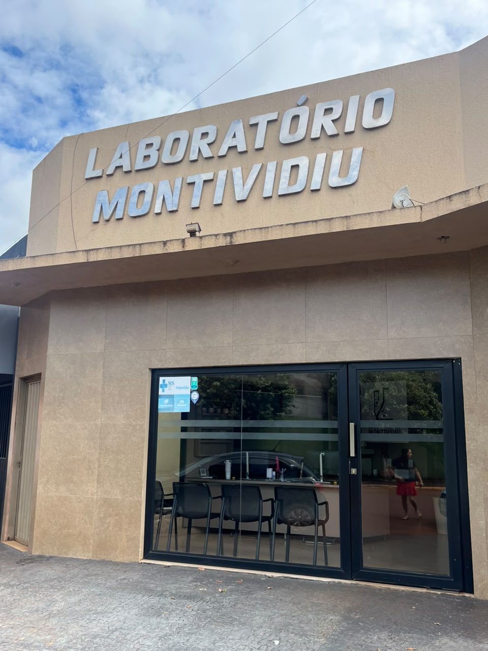 Fachada do Laboratório Montividiu